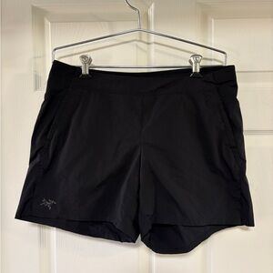 Arc'teryx Women's Taema Black Active Shorts (5.5” inseam)